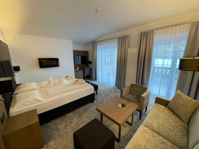 Bedroom 3, Hotel Aaritz, Bolzano