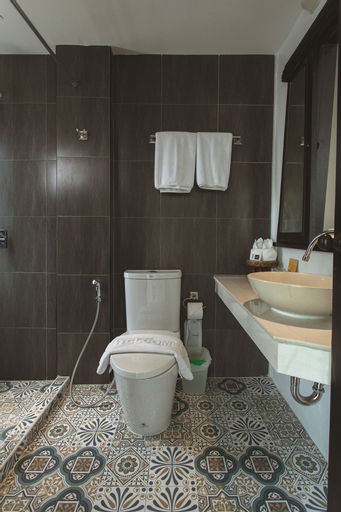 Bathroom 10
