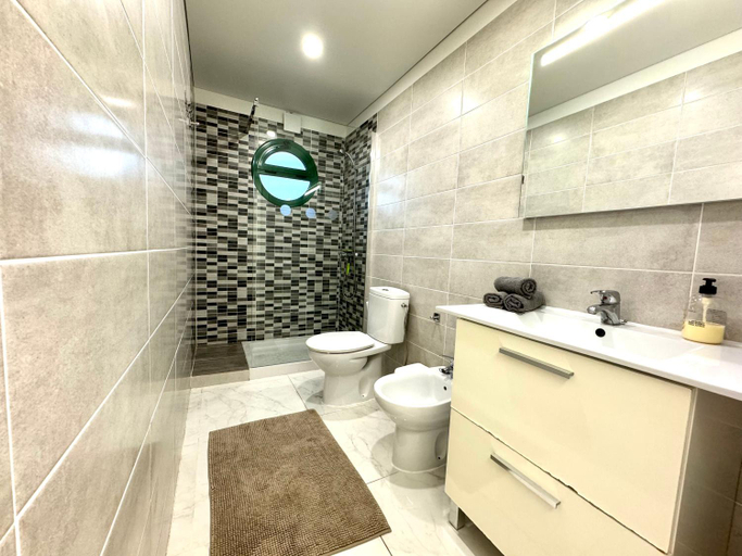 Bathroom 2, Las Vinas Apartment, Santa Cruz de Tenerife
