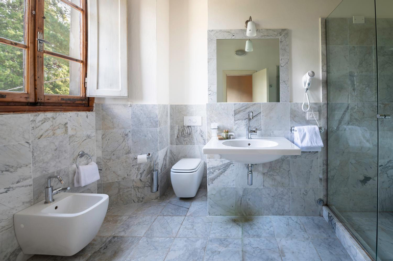 Bathroom 16