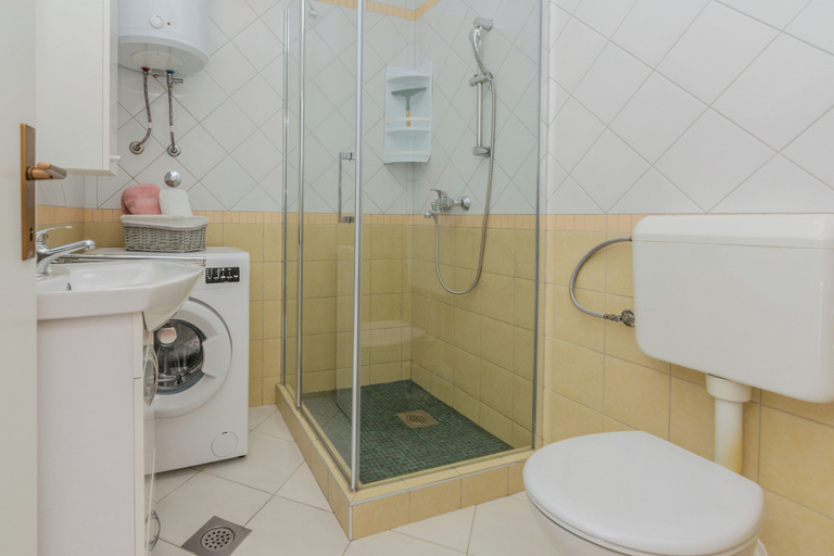 Bathroom, Apartment Marovic, Vir