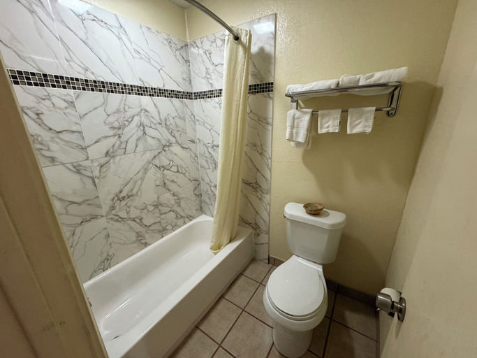 Bathroom 5, Village Inn, Pontotoc