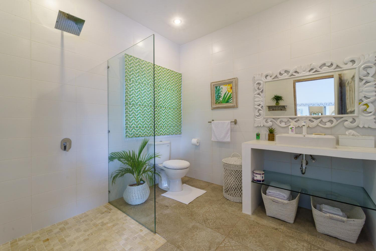 Bathroom 16