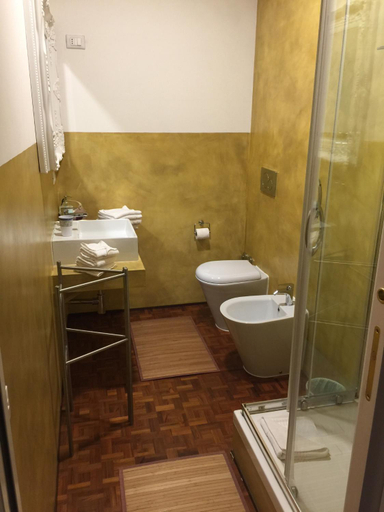 Others 5, A Star Inn, Roma