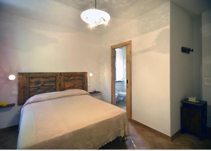 Bedroom 2, Agriturismo Vallonga, Macerata