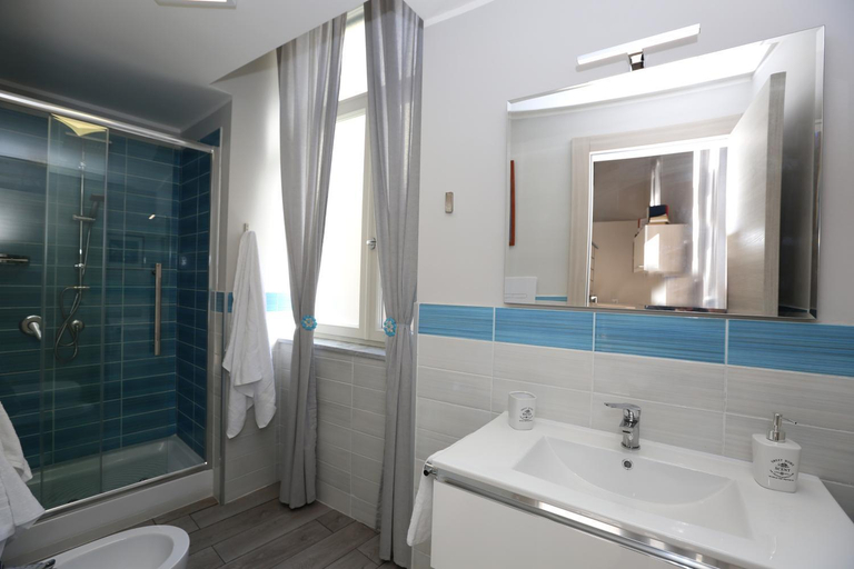 Bathroom 2, VILLA ROSA - Apartment n. 2 GIGLIO, Napoli