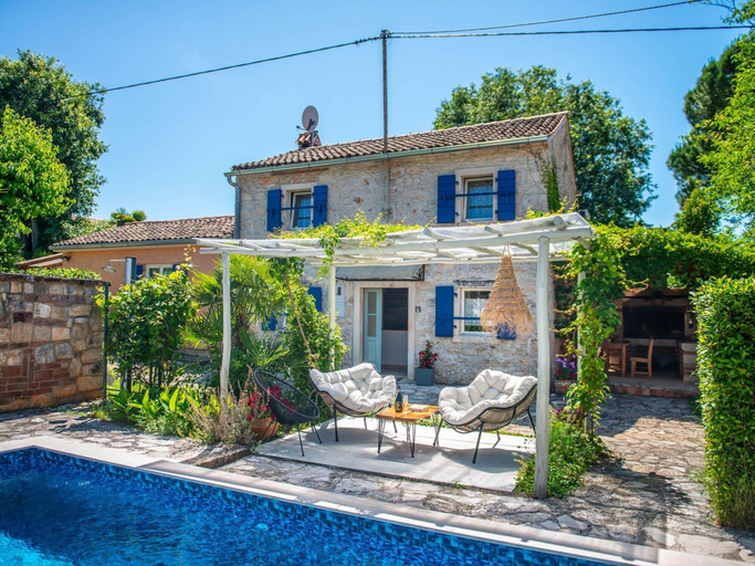 Exterior & Views 2, Conventional Holiday Home in Umag With Private Pool, Umag