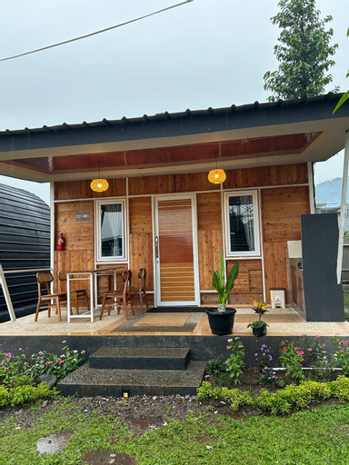 Exterior & Views 24