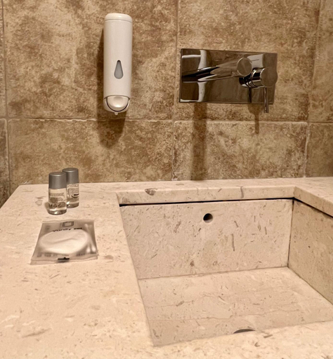 Bathroom 2, Alle Grotte, Matera