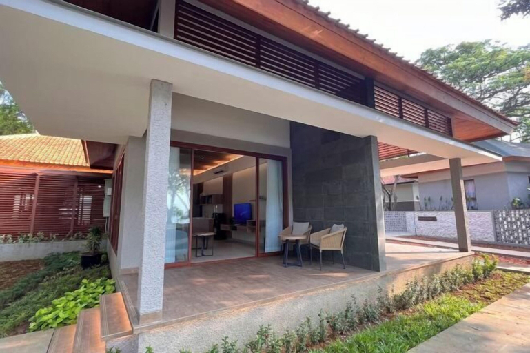 Exterior 16