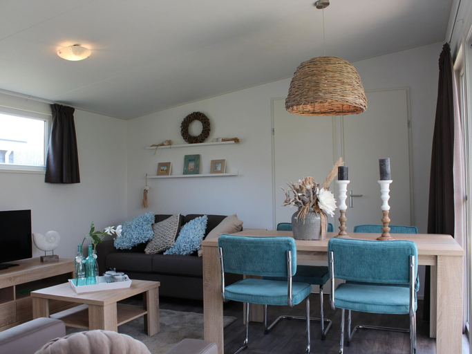 Others 2, Modern Chalet 1 km. of a National Park, Staphorst