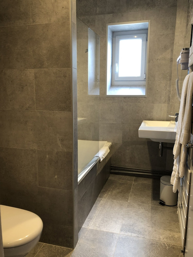 Bathroom 5, Hôtel La Villa Fleurie, Côte-d'Or