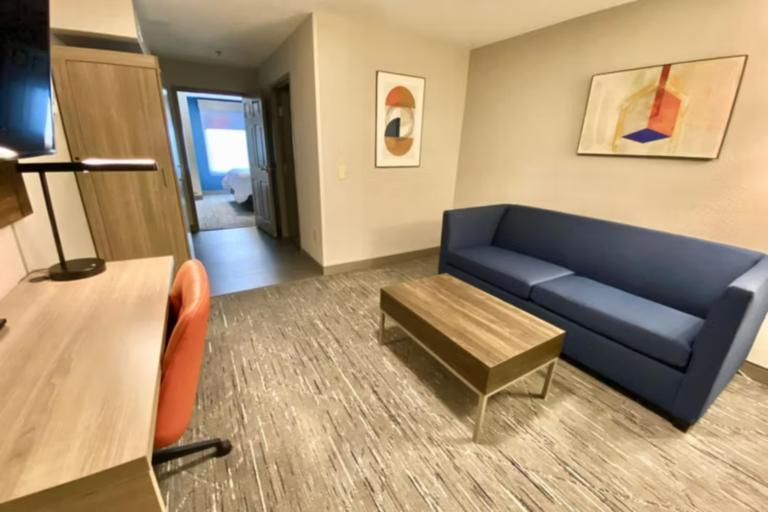 Holiday Inn Express & Suites ELYRIA Room Type - 1 Bedroom Suite Communications Mobility Accessible