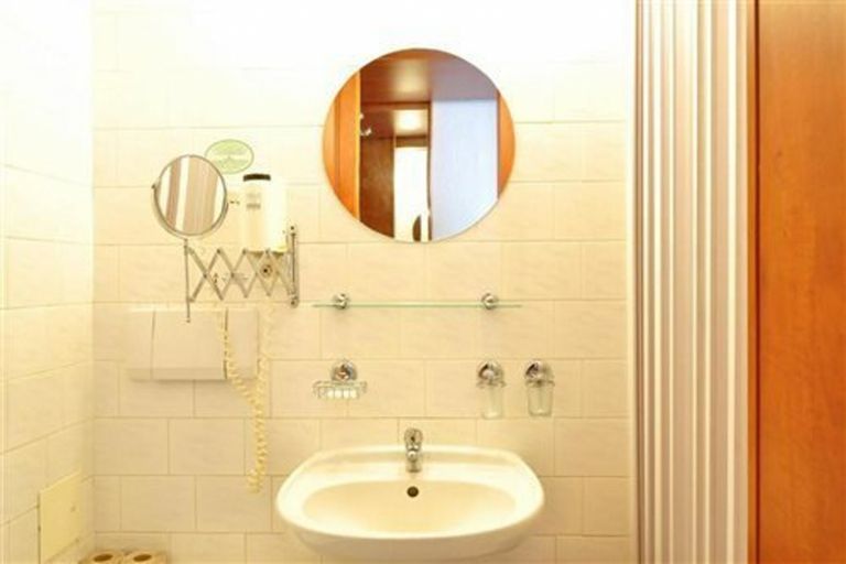 Bathroom 4, Olympik Congress, Praha 7
