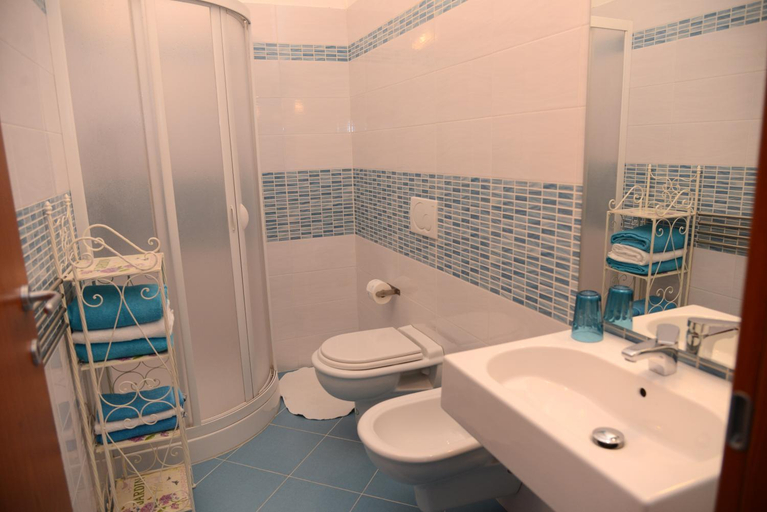 Bathroom 2, Jonico Guest House, Matera