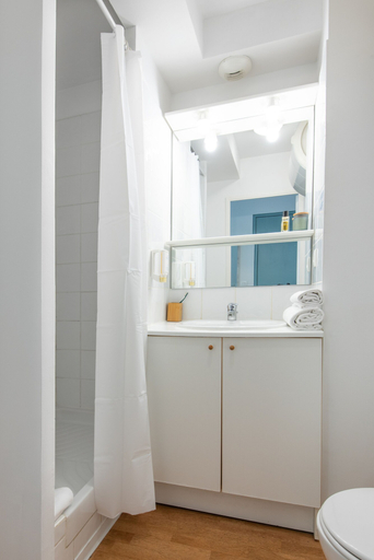 Bathroom 3, Comfort Aparthotel Aix Le Tholonet, Bouches-du-Rhône