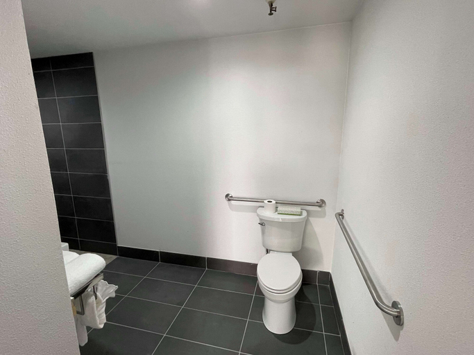 Bathroom 3, The Midtowner Hotel, SureStay Collection by Best Western, Sacramento