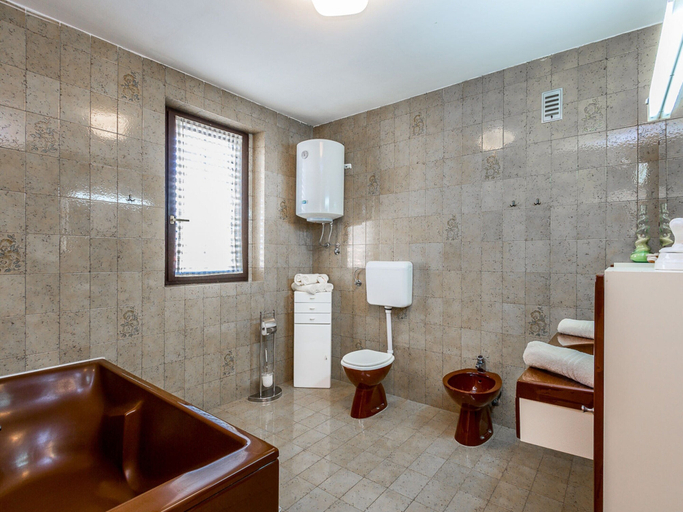 Bathroom 4, Holiday Home in Pula With Pool, Pula