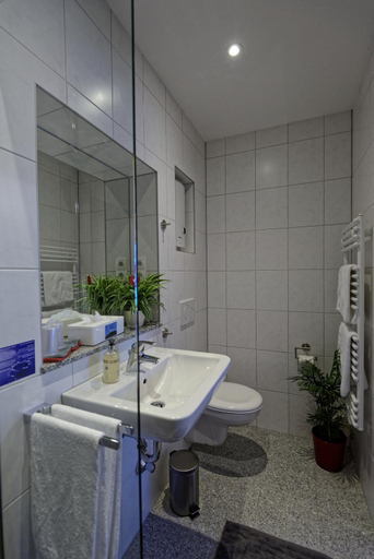 Bathroom 3, Gastehaus Am Hochsimmer, Mayen-Koblenz