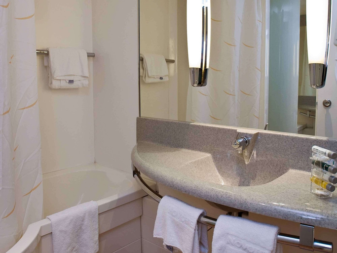 Bathroom 3, Novotel Beaumanoir, Bouches-du-Rhône