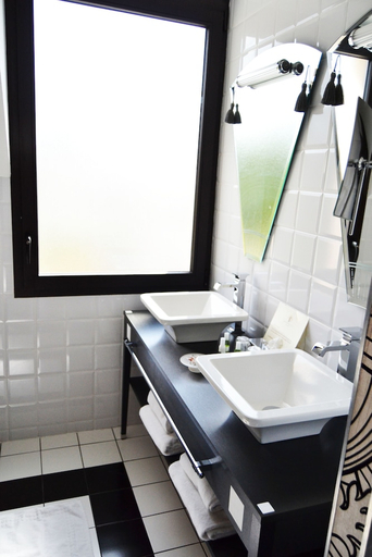 Bathroom 3, Hotel Jehan de Beauce, Eure-et-Loir