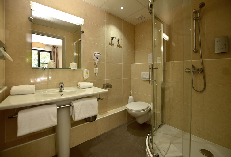 Bathroom 3, Hotel U Ricordu, Haute-Corse