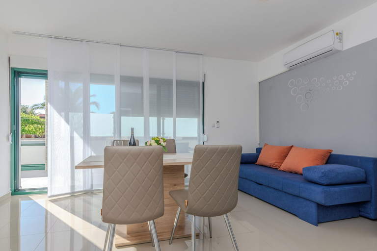 Others 5, Apartment Marovic, Vir