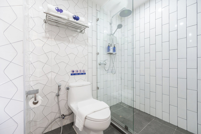 Bathroom 5, Kokotel Chiang Rai Airport Suites, Muang Chiang Rai