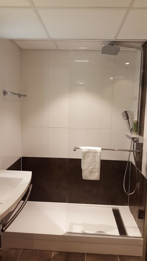 Bathroom 3, Mercure Colmar Centre Unterlinden, Haut-Rhin