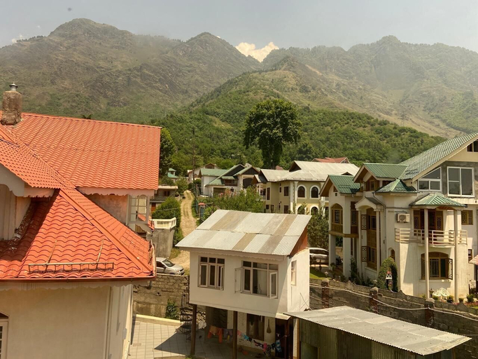 Others, Silver Oak, Srinagar