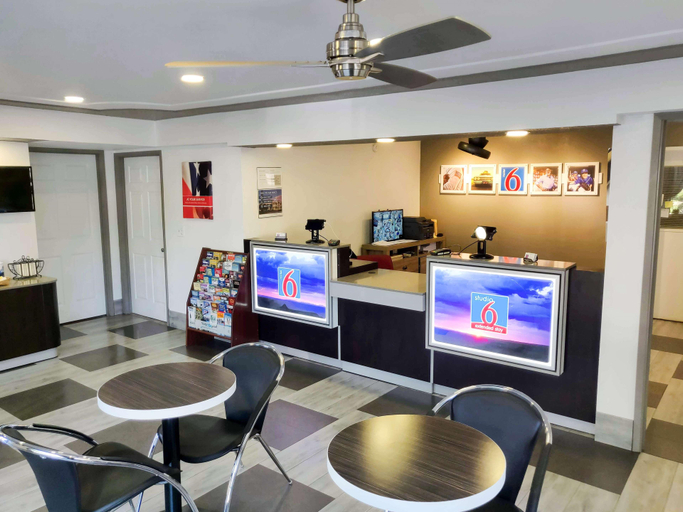 Food & Drinks 5, Motel 6 Fresno, CA - Yosemite Hwy, Fresno