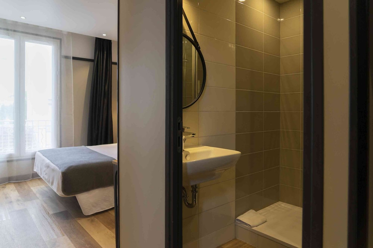 Bedroom 2, Hotel Sub, Hauts-de-Seine