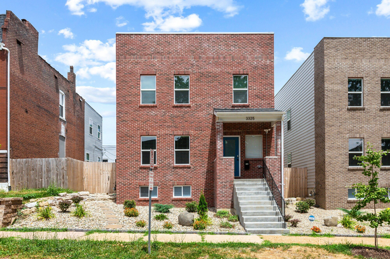 3325: Bright Urban Comfort by JZ Vacation Rentals, Saint Louis