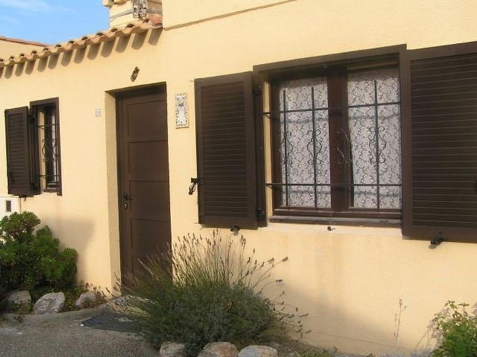 4, Maison T3 face a la mer, 4 pers, parking prive, plage ~500m, commerces proches - FR-1-81-72, Aude