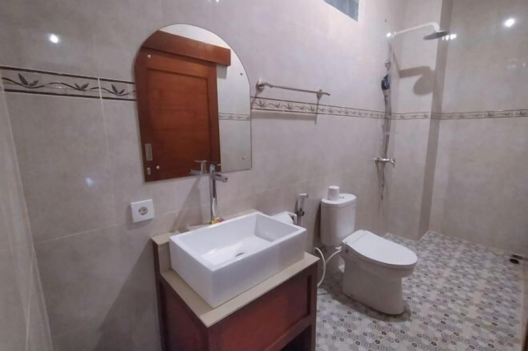 Bathroom 14