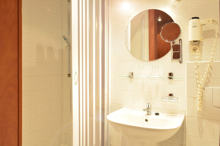 Bathroom 4, Hotel Tristar, Praha 7