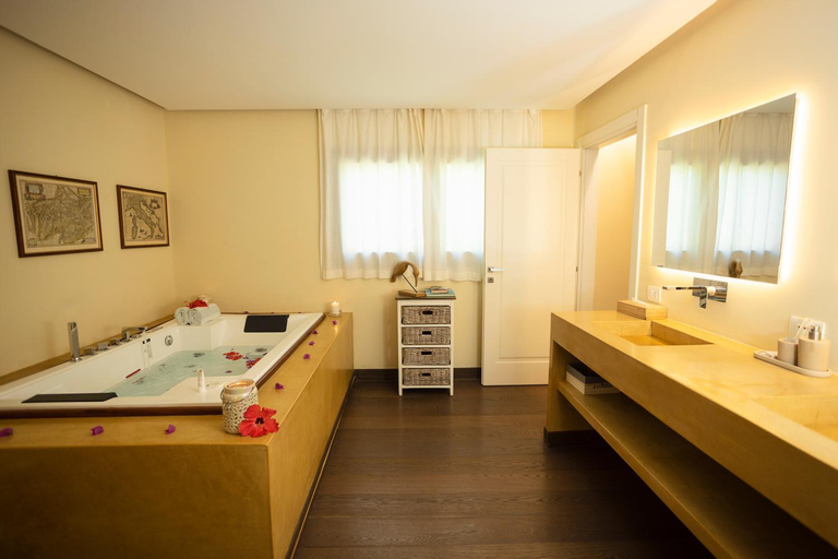Bathroom 17