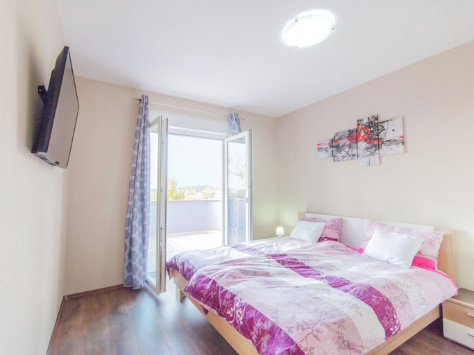 Bedroom 3, Comfortable Villa in Pula With Private Swimming Pool, Near the Beach, Pula