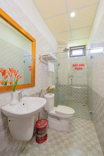Bathroom 4, Quynh Chau Homestay, Da Nang