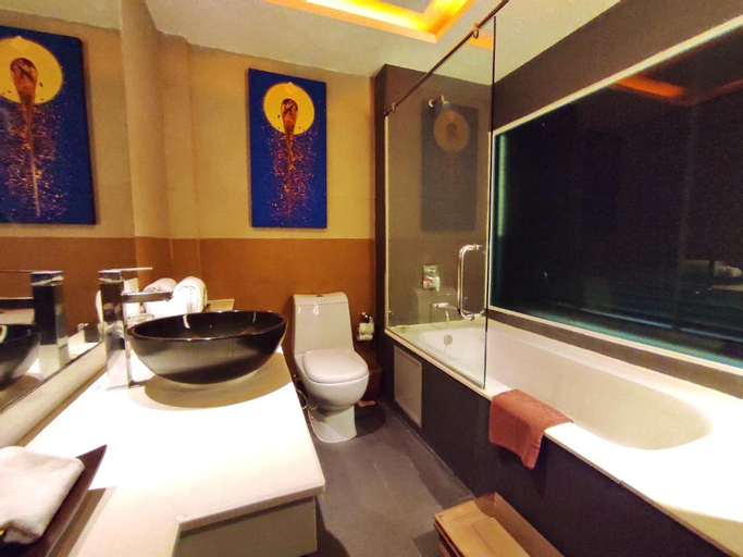 Bathroom 16