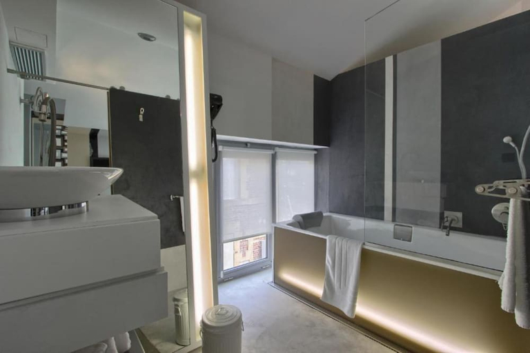 Bathroom 3, Le Dormeur Du Val, Ardennes