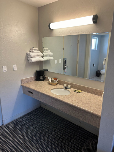 Bathroom 3, Relax Inn of Yreka, Siskiyou