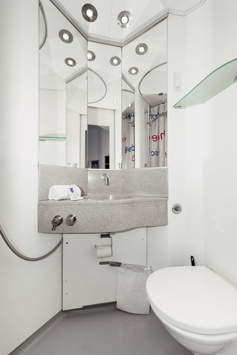 Bathroom 4, Cabinn Scandinavia, Frederiksberg