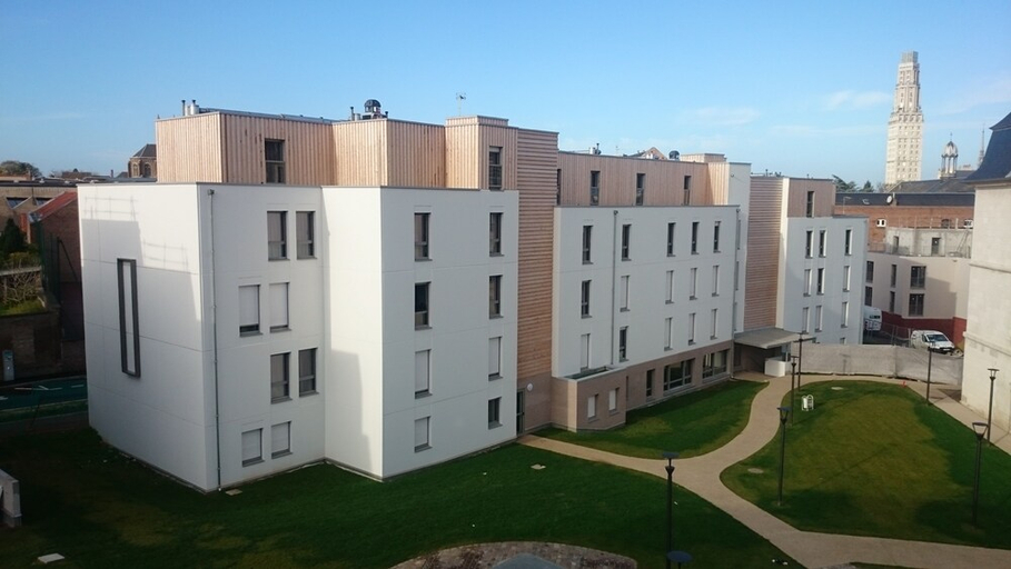 Exterior & Views