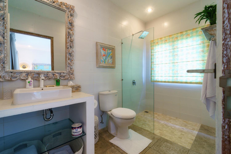 Bathroom 11