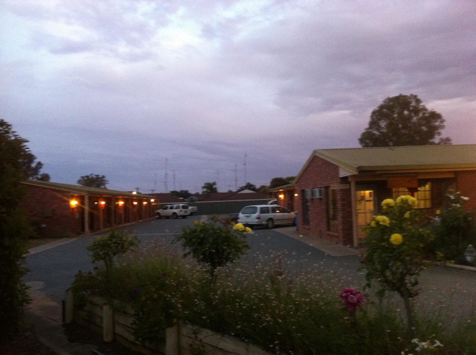 Others 5, Bakery Park Motor Inn, Berrigan