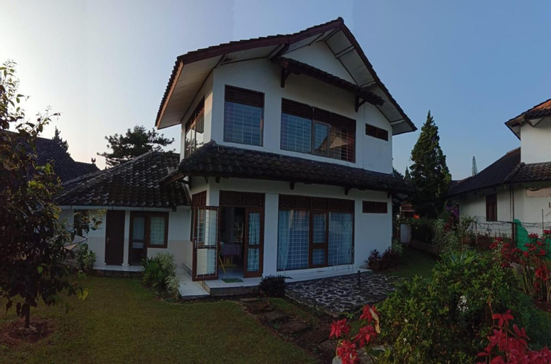 Villa Bougenville 2, Jalan Raya Kota Bunga, Bogor