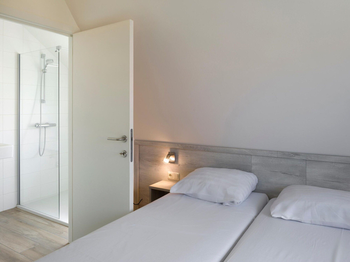 Room 3, Villa, two Bathrooms and a Washing Machine, Near Ostend, West-Vlaanderen