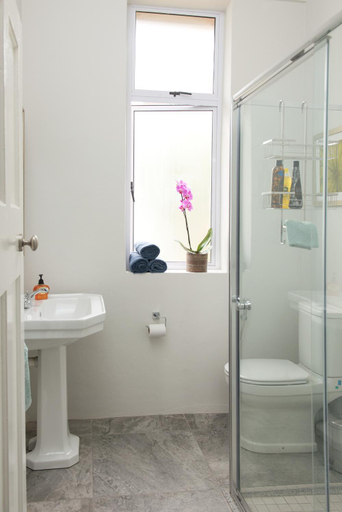 Others 5, Harcourt Lodge, eThekwini
