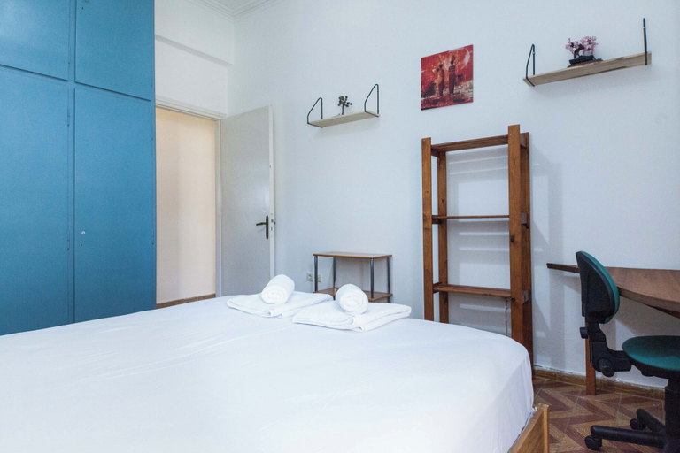 Room 2, Spacious 2 Bd Pireas Apt w Cozy Balcony, Attica